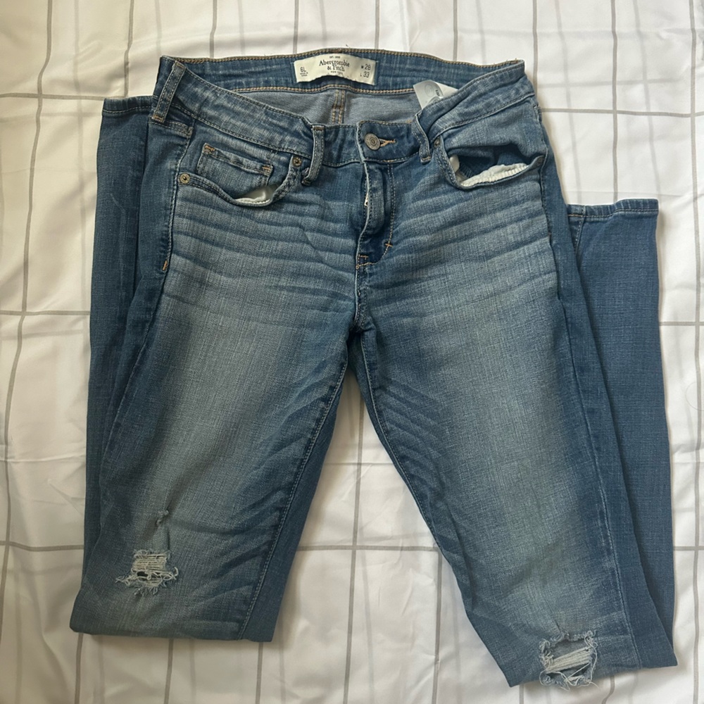 Abercrombie & Fitch Low Rise Distressed Jeans Size 6 Long - Picture 3 of 3